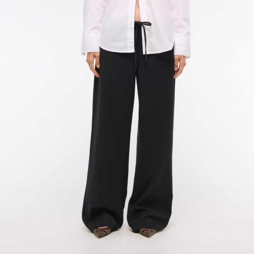 NWT Abercrombie Menswear Pull-On Pant in Black - size small SHORT